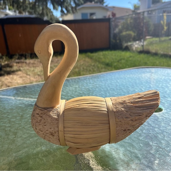 Handcrafted Swan Carved Wood Head & Sculpted Reed Body Figurine Display - Picture 2 of 11